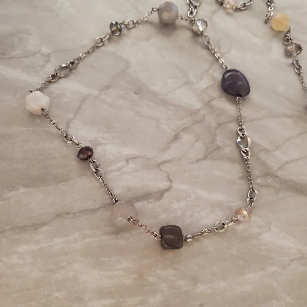 ✨ LOFT Faceted Beads Beaded Stone Asymmetrical Station Necklace ✨ - Picture 2 of 8